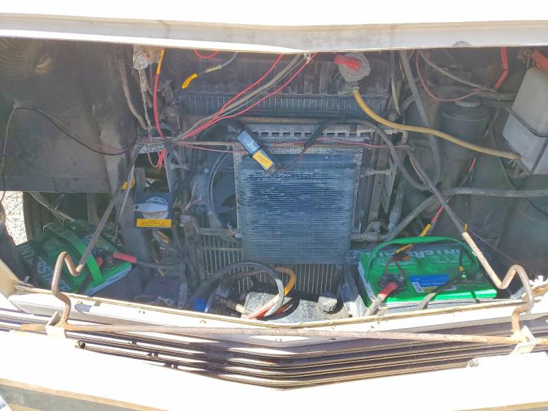 46957896 :رقم المزاد ، 1GBKP37W6C3305705 vin ، 1982 Chevrolet P30 مزاد بيع