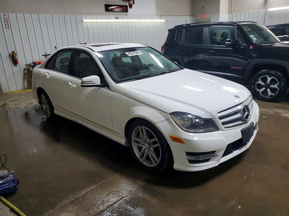 Продаж на аукціоні авто 2013 Mercedes-benz C, vin: WDDGF8AB5DR290996, номер лоту: 49572536