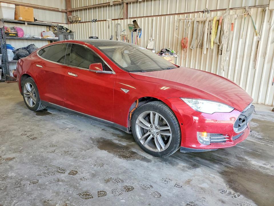 51133946 :رقم المزاد ، 5YJSA1H24FF082259 vin ، 2015 Tesla Model S مزاد بيع