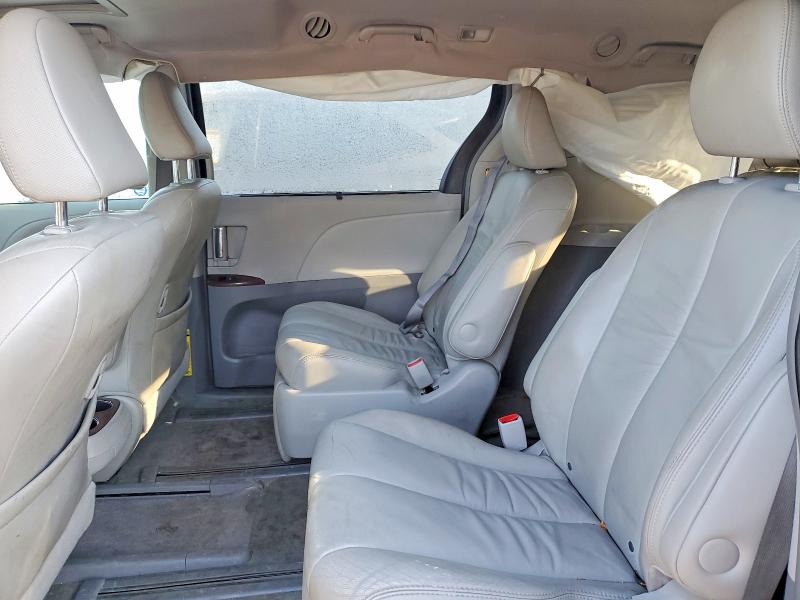 48188066 :رقم المزاد ، 5TDYK3DC7BS173713 vin ، 2011 Toyota Sienna-v6 مزاد بيع