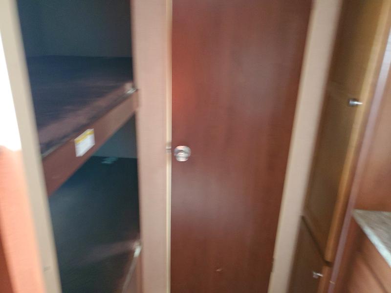 49857256 :رقم المزاد ، 4YDT15B18HH930283 vin ، 2017 Coleman Travel Trailer مزاد بيع