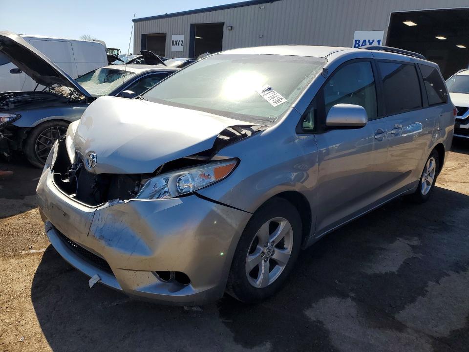 50971416 :رقم المزاد ، 5TDKK3DC9BS114183 vin ، 2011 Toyota Sienna مزاد بيع