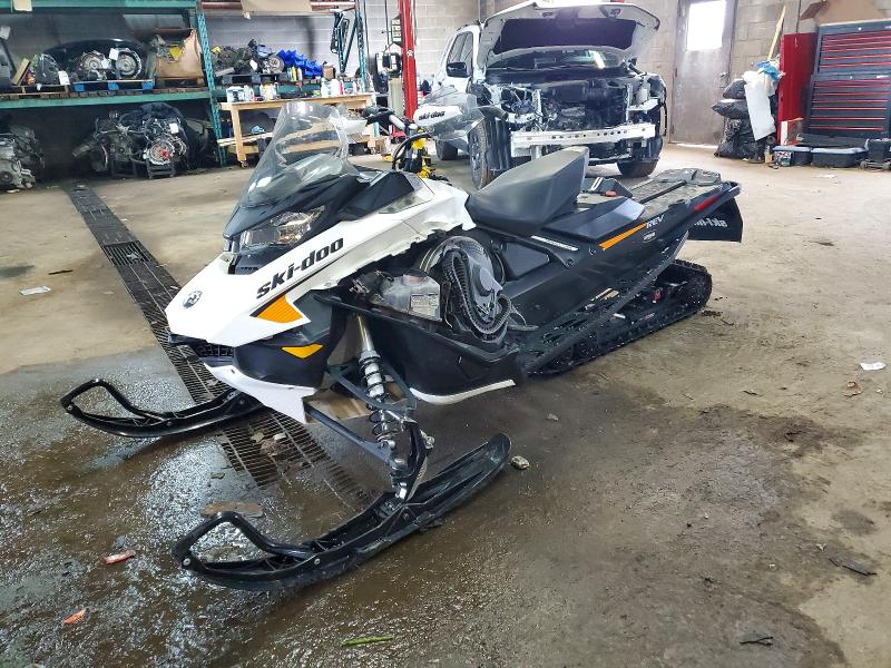 47811376 :رقم المزاد ، 2BPSUFHX6HV000031 vin ، 2017 Skid Renegade Adrenaline مزاد بيع