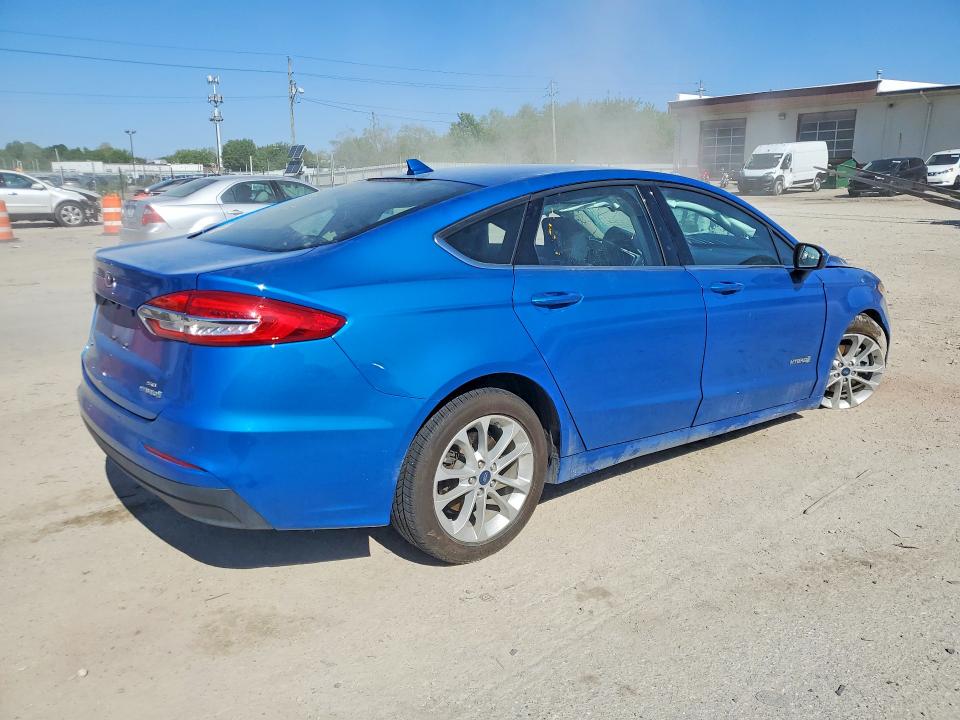 51542066 :رقم المزاد ، 3FA6P0LU7KR185015 vin ، 2019 Ford Fusion مزاد بيع
