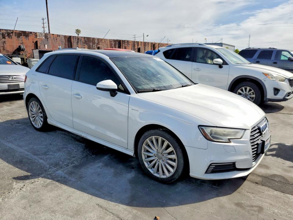 48175856 :رقم المزاد ، WAUUPBFF3HA079137 vin ، 2017 Audi A3 مزاد بيع
