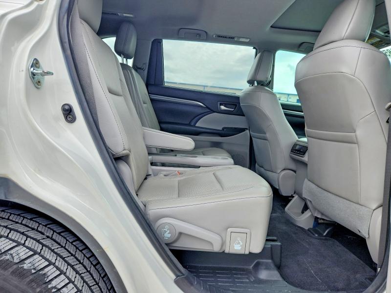 48510506 :رقم المزاد ، 5TDYZRFH4JS240158 vin ، 2018 Toyota Highlander مزاد بيع
