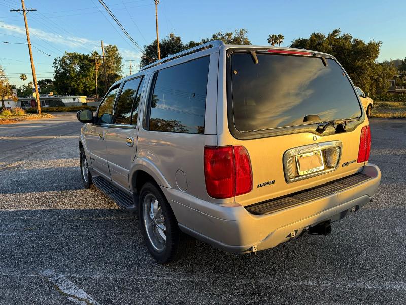 50707326 :رقم المزاد ، 5LMFU28A8YLJ24804 vin ، 2000 Lincoln Townhouse Navigator مزاد بيع