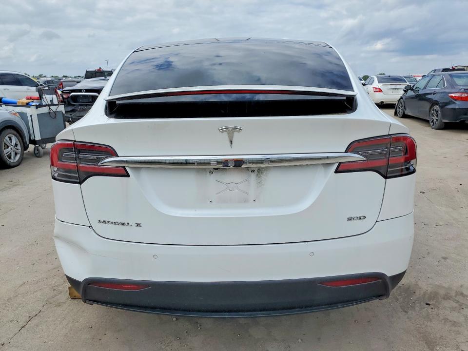 51017386 :رقم المزاد ، 5YJXCBE24GF012790 vin ، 2016 Tesla Model X مزاد بيع