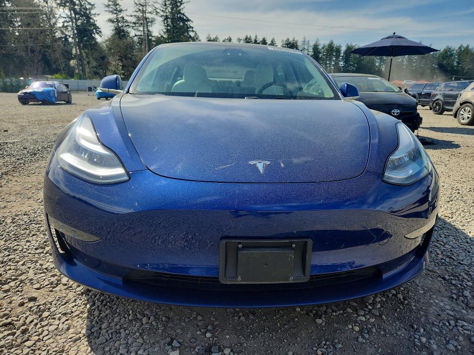 48858636 :رقم المزاد ، 5YJ3E1EB2JF082329 vin ، 2018 Tesla Model 3 مزاد بيع