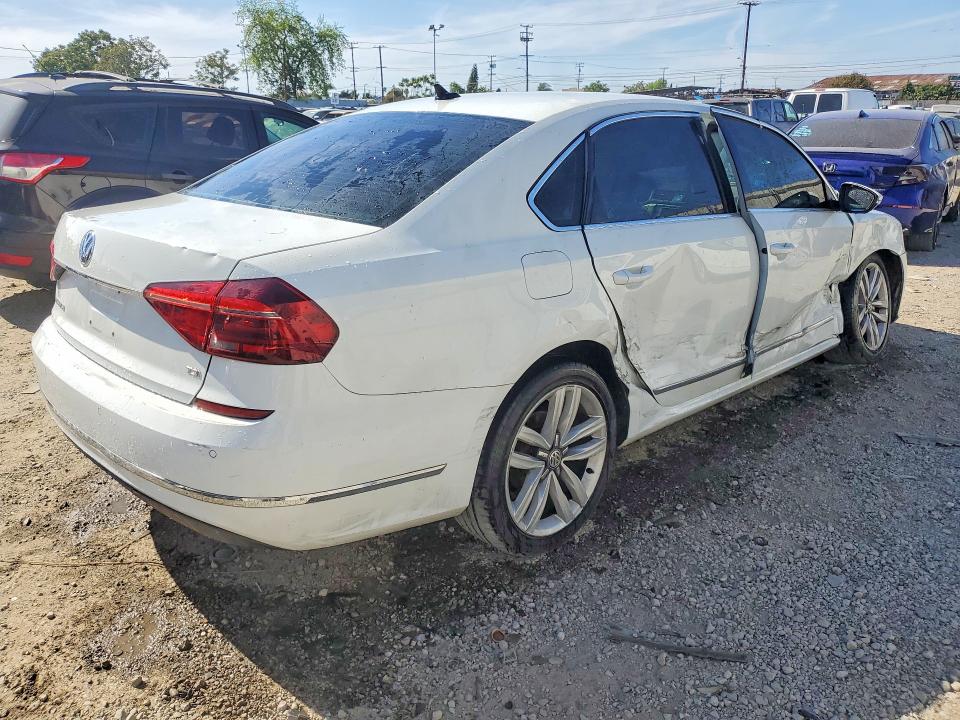 51146526 :رقم المزاد ، 1VWGT7A30HC048404 vin ، 2017 Volkswagen Passat مزاد بيع