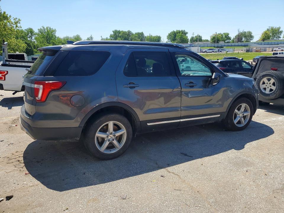 51644456 :رقم المزاد ، 1FM5K8D88HGE10283 vin ، 2017 Ford Explorer مزاد بيع