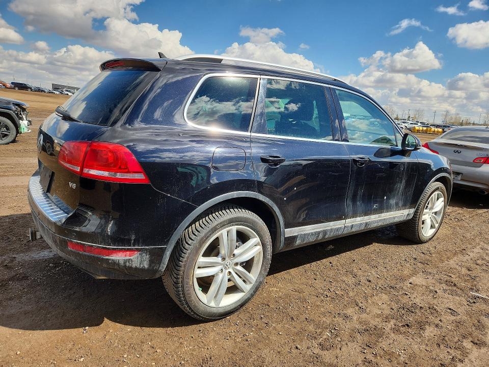 2013 Volkswagen Touareg მანქანა იყიდება აუქციონზე, vin: WVGDF9BPXDD010849, აუქციონის ნომერი: 49129146