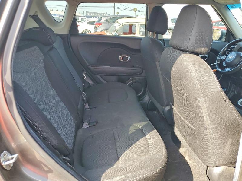 50749956 :رقم المزاد ، KNDJP3A53J7532010 vin ، 2018 Kia Soul مزاد بيع