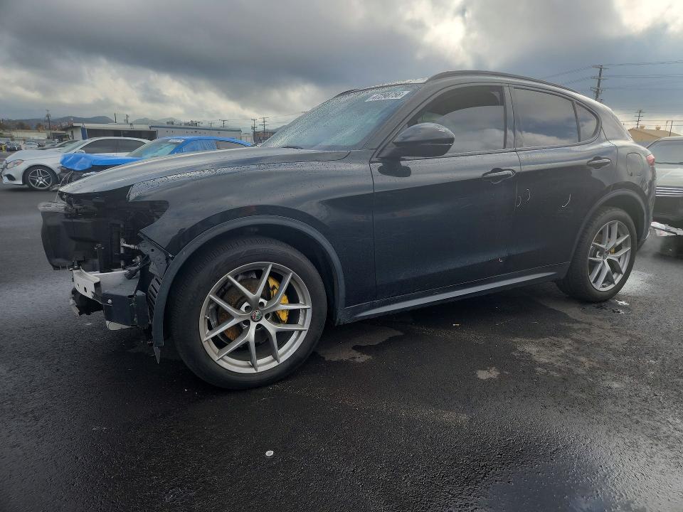 Продаж на аукціоні авто 2018 Alfa Romeo Stelvio, vin: ZASFAKNN6J7B92273, номер лоту: 47298756