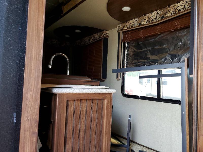 48279266 :رقم المزاد ، 4YDF30526GA740861 vin ، 2016 Keystone Rv Recreational Vehicle (rv) مزاد بيع