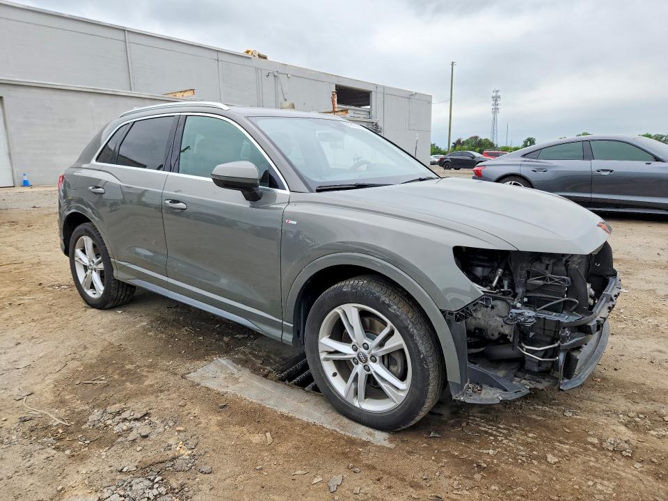 50512236 :رقم المزاد ، WA1DECF32L1113592 vin ، 2020 Audi Q3 مزاد بيع