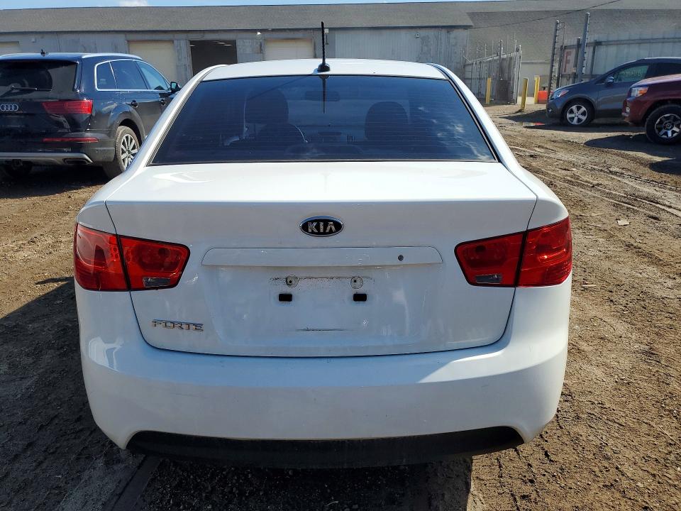 2013 Kia Forte მანქანა იყიდება აუქციონზე, vin: KNAFT4A24D5738589, აუქციონის ნომერი: 49821386