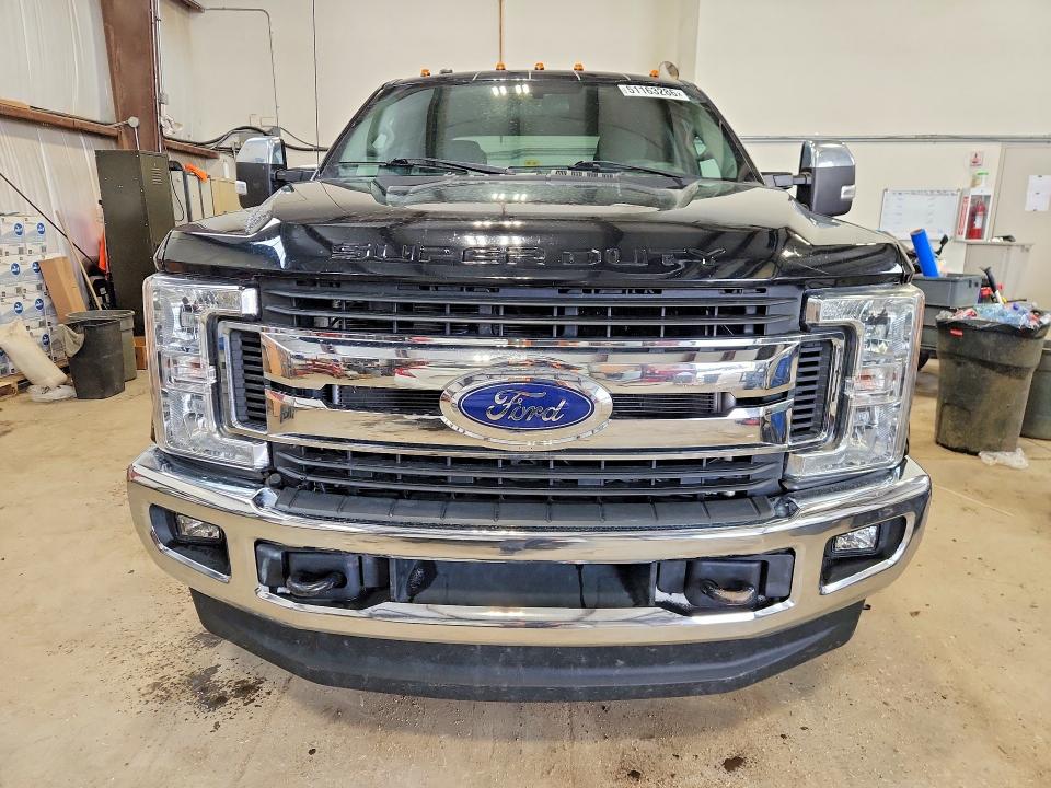 51163286 :رقم المزاد ، 1FT8W3DT8HEE10597 vin ، 2017 Ford F350 مزاد بيع