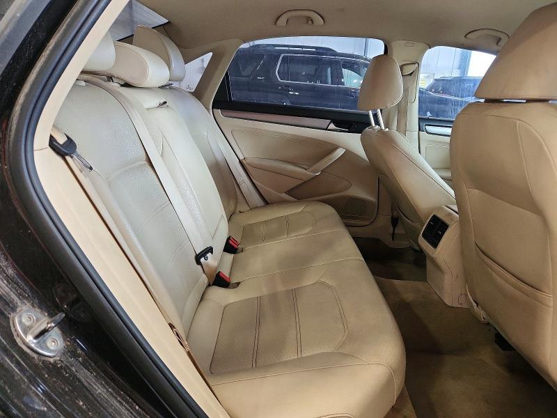 2015 Volkswagen Passat მანქანა იყიდება აუქციონზე, vin: 1VWBT7A32FC004797, აუქციონის ნომერი: 49994926