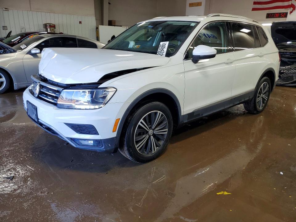 48994666 :رقم المزاد ، 3VV2B7AX0JM184718 vin ، 2018 Volkswagen Tiguan مزاد بيع