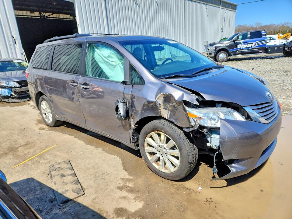 Продажа на аукционе авто 2017 Toyota Sienna, vin: 5TDDZ3DC0HS149952, номер лота: 48768366