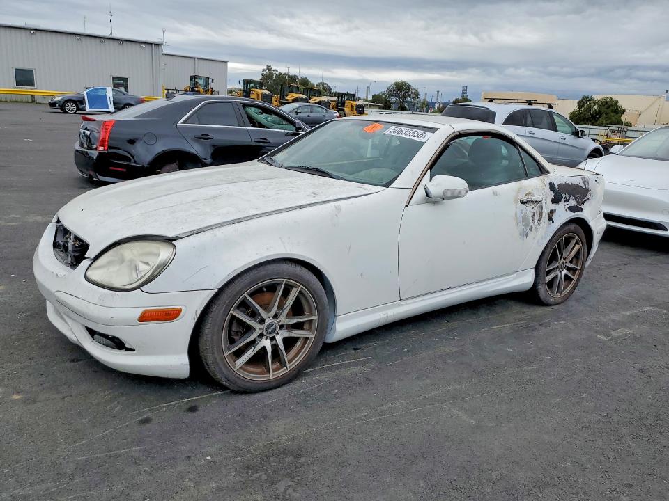 50635556 :رقم المزاد ، WDBKK65F83F281645 vin ، 2003 Mercedes-benz Slk مزاد بيع