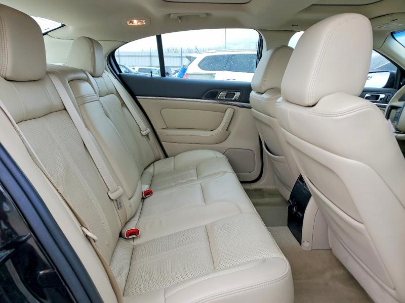 46564286 :رقم المزاد ، 1LNHL9FT4BG613728 vin ، 2011 Lincoln Townhouse Mks مزاد بيع