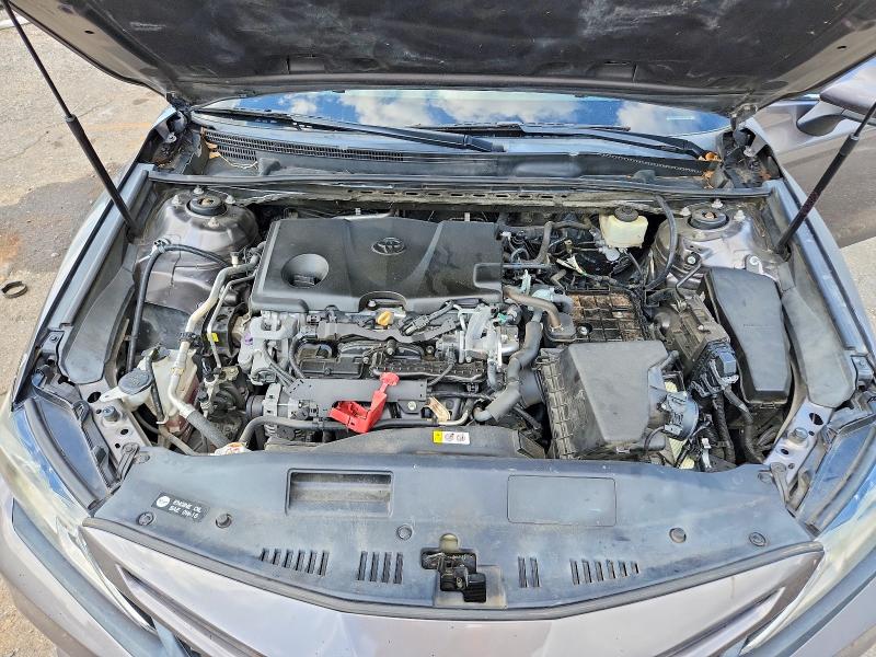 49101256 :رقم المزاد ، 4T1B11HK8JU563532 vin ، 2018 Toyota Camry مزاد بيع