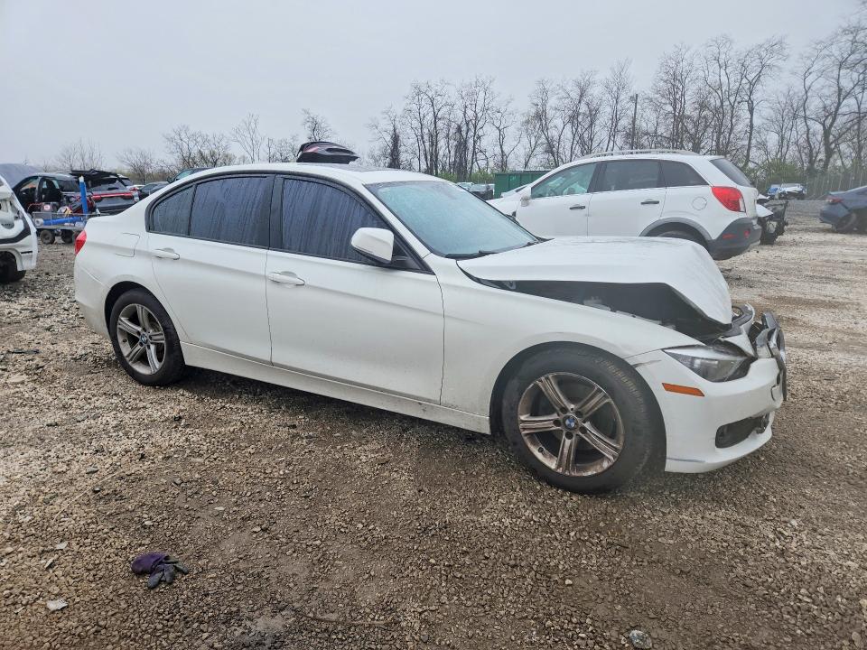 47007606 :رقم المزاد ، WBA3C3C52FK202961 vin ، 2015 Bmw 320 مزاد بيع