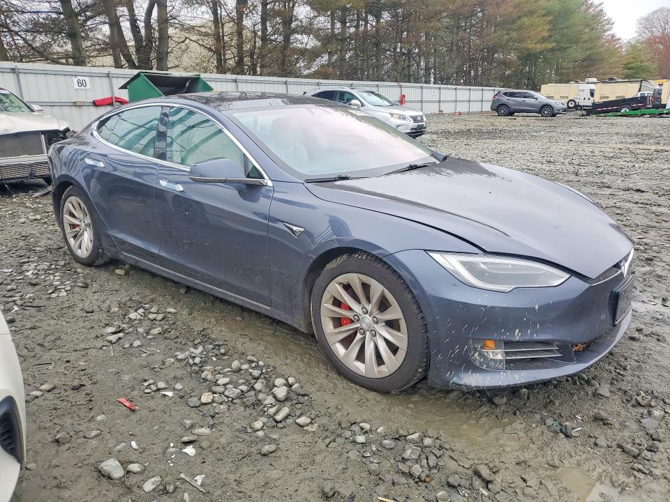 48494306 :رقم المزاد ، 5YJSA1E49JF246314 vin ، 2018 Tesla Model S مزاد بيع