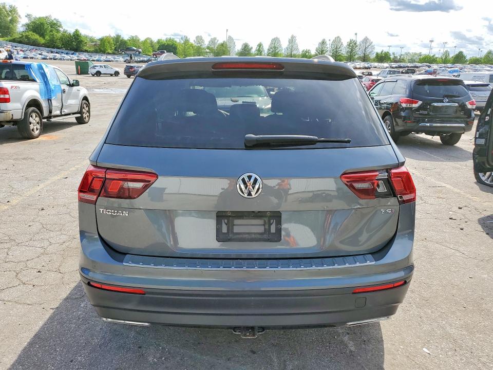 51301056 :رقم المزاد ، 3VV1B7AX2JM074054 vin ، 2018 Volkswagen Tiguan مزاد بيع
