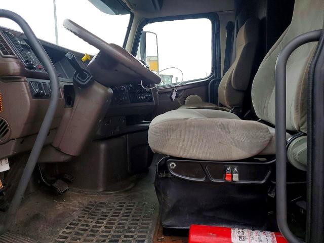 52057606 :رقم المزاد ، 4V4NC9EH8GN932447 vin ، 2016 Volvo Vn مزاد بيع