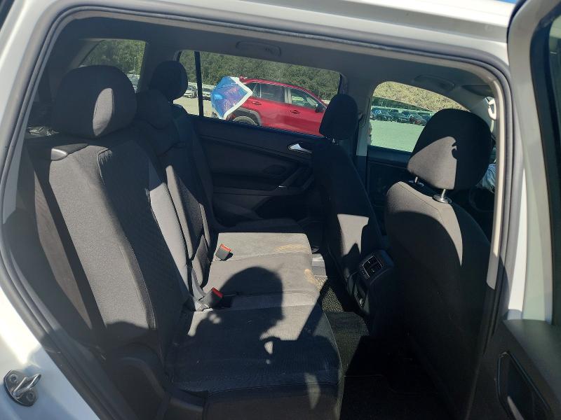 48305396 :رقم المزاد ، 3VV1B7AX1JM078953 vin ، 2018 Volkswagen Tiguan مزاد بيع