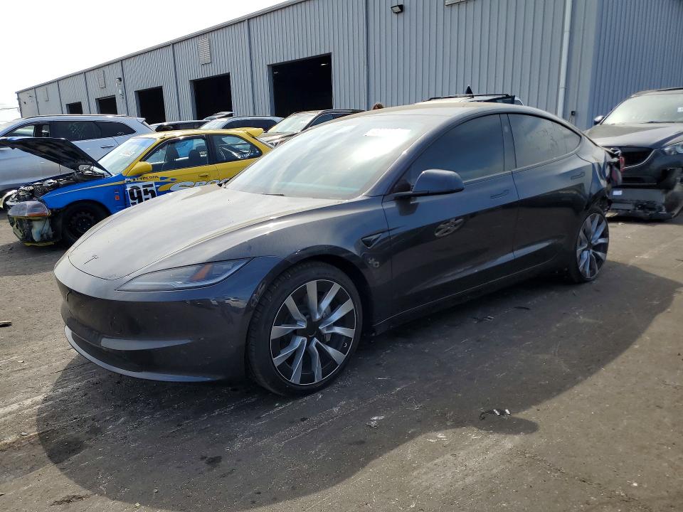 2026 Tesla Model 3 მანქანა იყიდება აუქციონზე, vin: 5YJ3E1EB4TF123322, აუქციონის ნომერი: 48005896