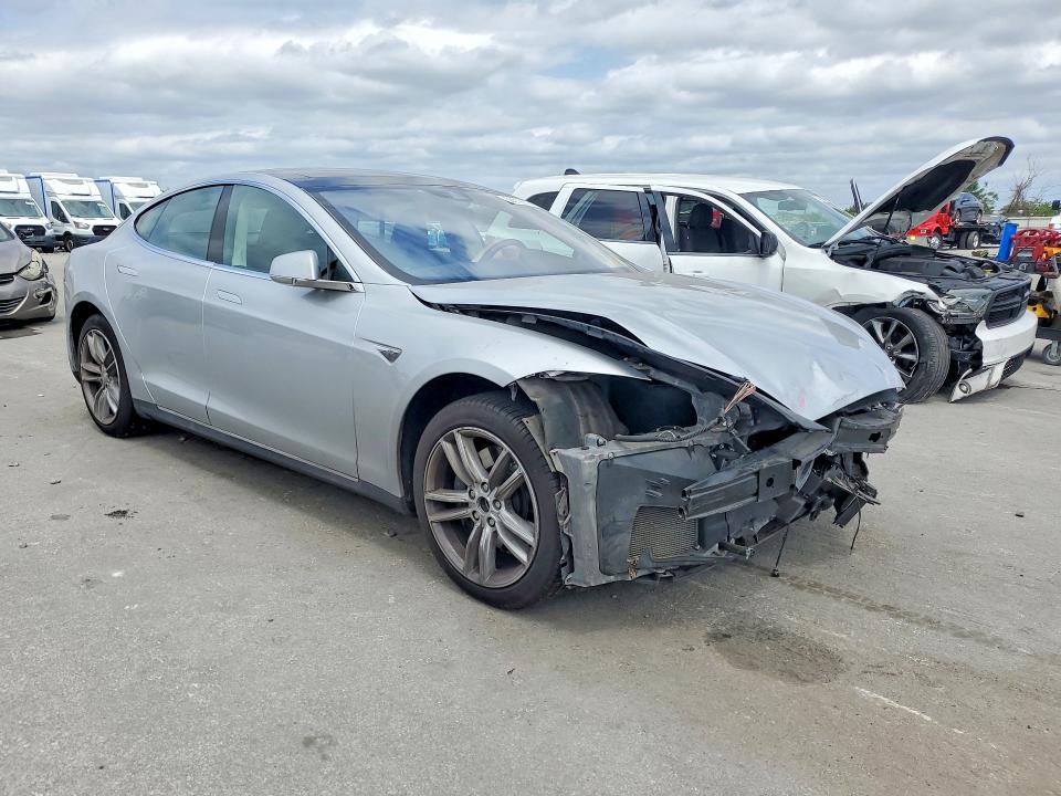 Продажа на аукционе авто 2015 Tesla Model S, vin: 5YJSA1E15FF114891, номер лота: 50579916