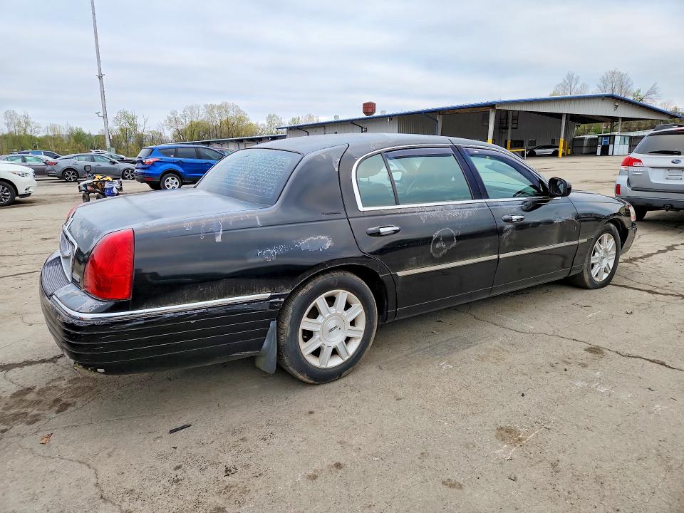 2011 Lincoln Town Car მანქანა იყიდება აუქციონზე, vin: 2LNBL8EV2BX765469, აუქციონის ნომერი: 50983706