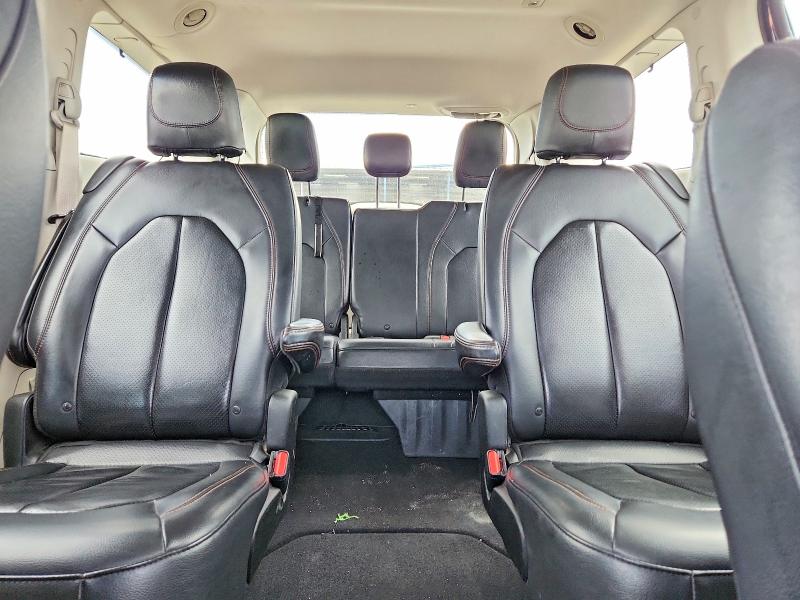 51212246 :رقم المزاد ، 2C4RC1BG5JR123458 vin ، 2018 Chrysler Pacifica مزاد بيع
