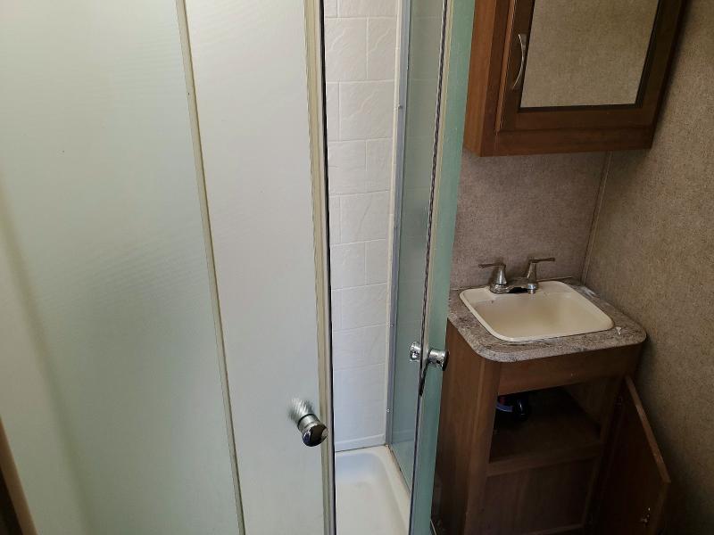 48436476 :رقم المزاد ، 5ZT2CAUB1JX012280 vin ، 2018 Coachman Catalina 293rlds مزاد بيع