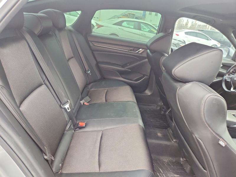 49432206 :رقم المزاد ، 1HGCV1F3XJA809654 vin ، 2018 Honda Accord مزاد بيع