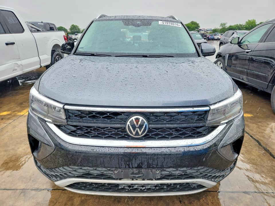 Продажа на аукционе авто 2022 Volkswagen Taos, vin: 3VVLX7B20NM062651, номер лота: 51978016