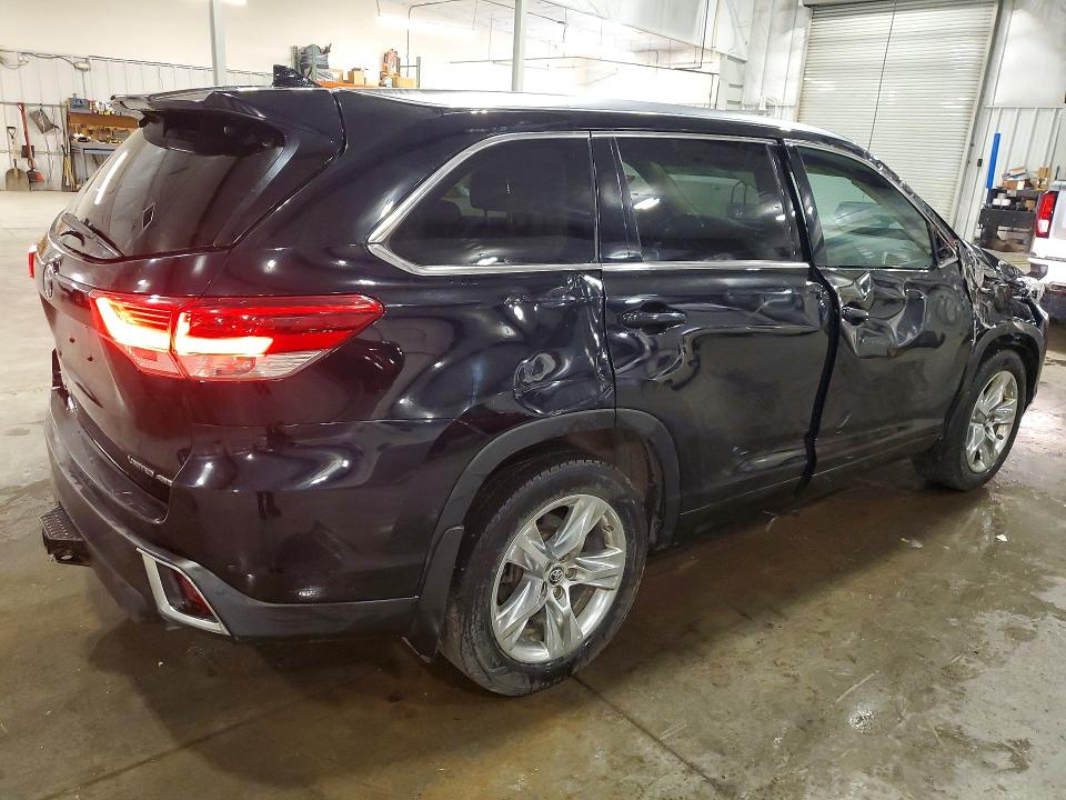 51865346 :رقم المزاد ، 5TDDZRFH8JS877830 vin ، 2018 Toyota Highlander مزاد بيع