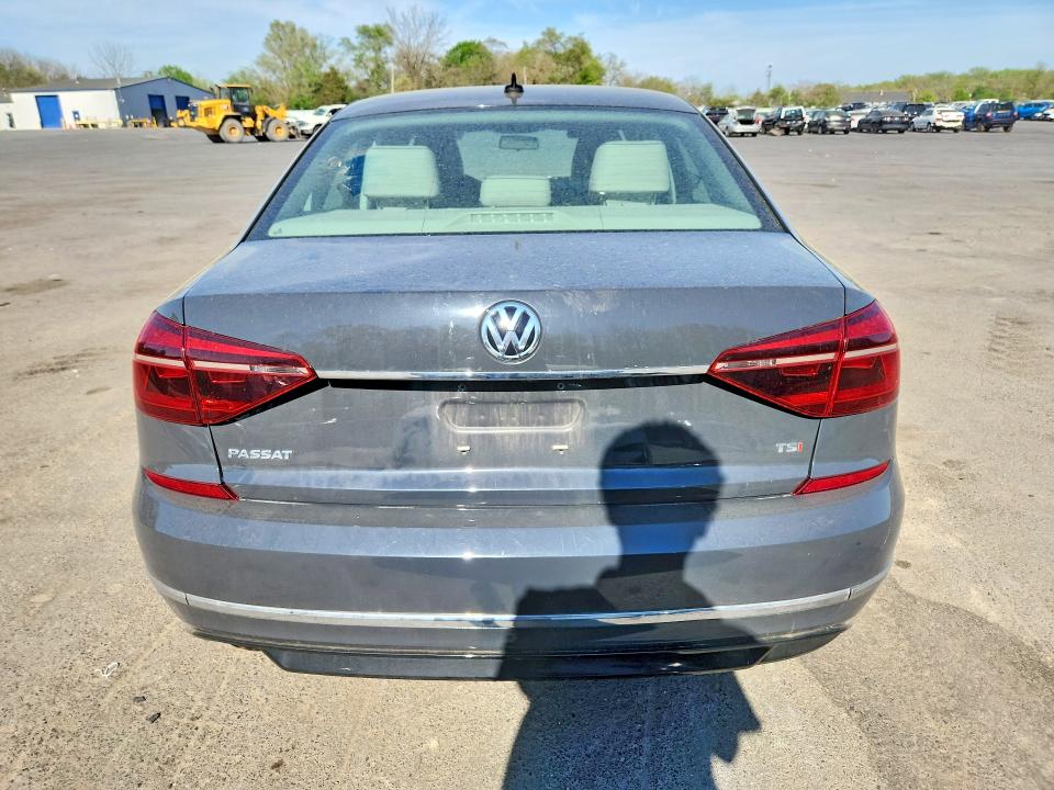49998596 :رقم المزاد ، 1VWDT7A35HC023243 vin ، 2017 Volkswagen Passat مزاد بيع