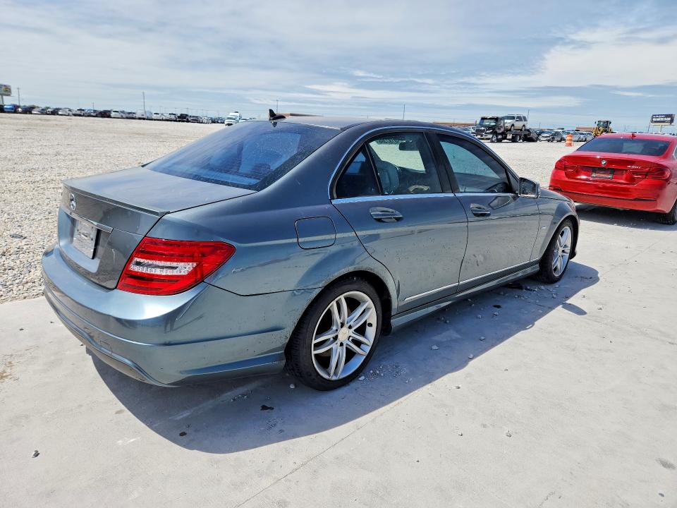 Продажа на аукционе авто 2012 Mercedes-benz C, vin: WDDGF4HB7CA642567, номер лота: 50187396