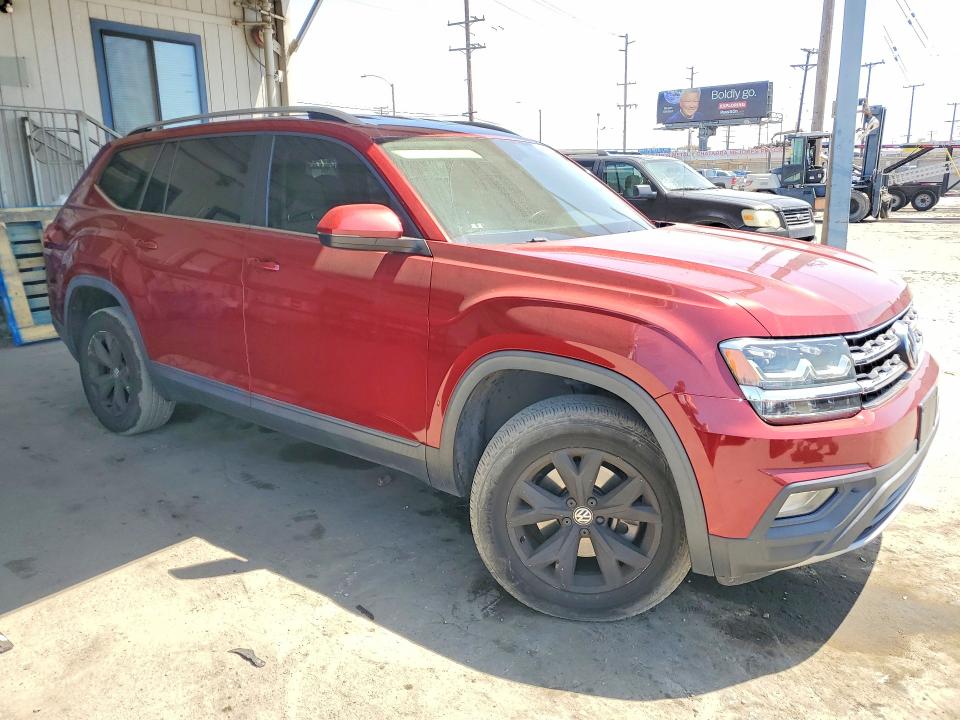 50684386 :رقم المزاد ، 1V2CR2CAXJC512415 vin ، 2018 Volkswagen Atlas مزاد بيع