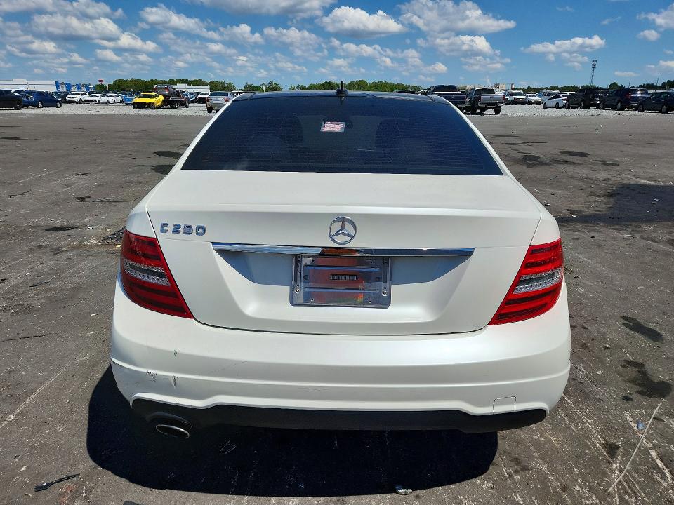 2014 Mercedes-benz C მანქანა იყიდება აუქციონზე, vin: WDDGF4HB9EG215990, აუქციონის ნომერი: 51104676