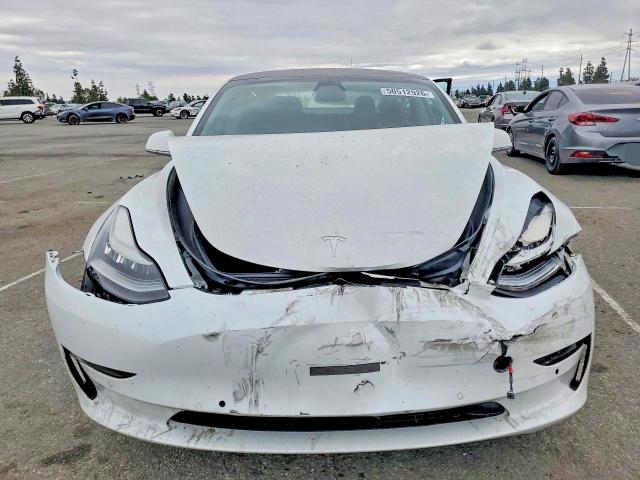 50512926 :رقم المزاد ، 5YJ3E1EA4JF012340 vin ، 2018 Tesla Model 3 مزاد بيع