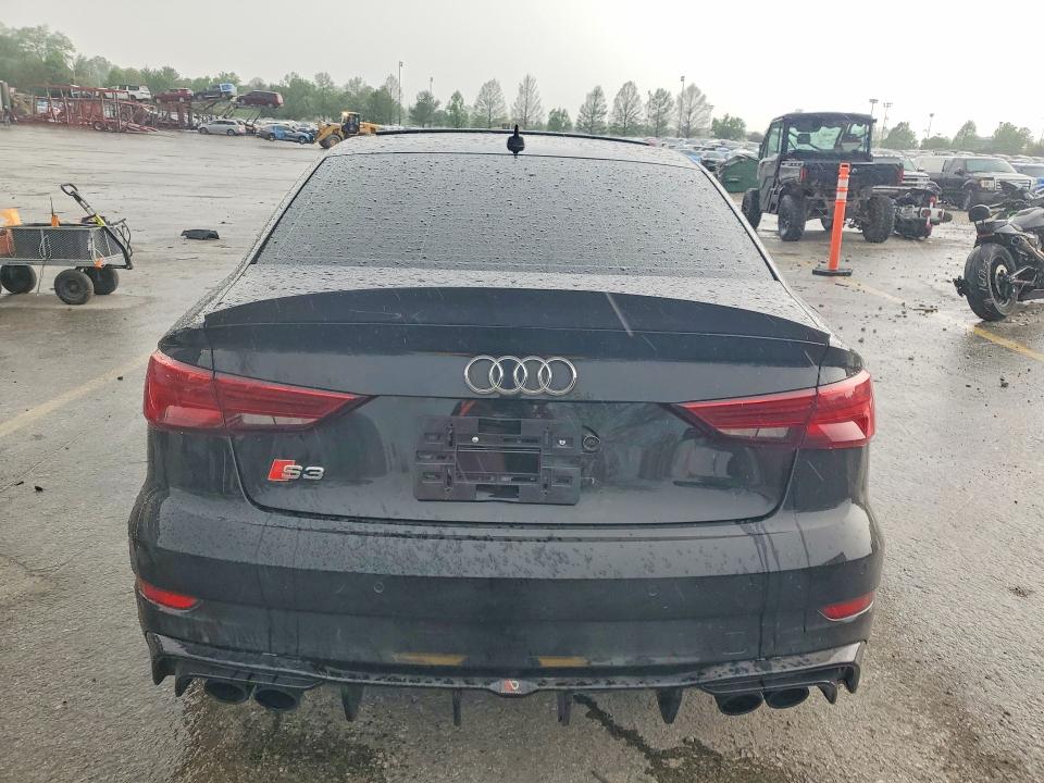 48908706 :رقم المزاد ، WAUB1GFFXJ1011865 vin ، 2018 Audi S3 مزاد بيع