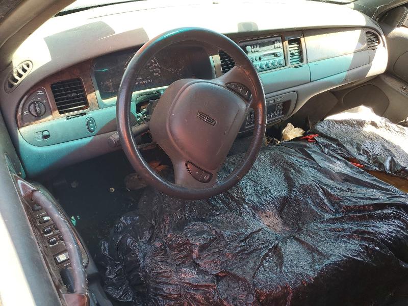 41631386 :رقم المزاد ، 1L1FM81W81Y609207 vin ، 2001 Lincoln Town Car مزاد بيع