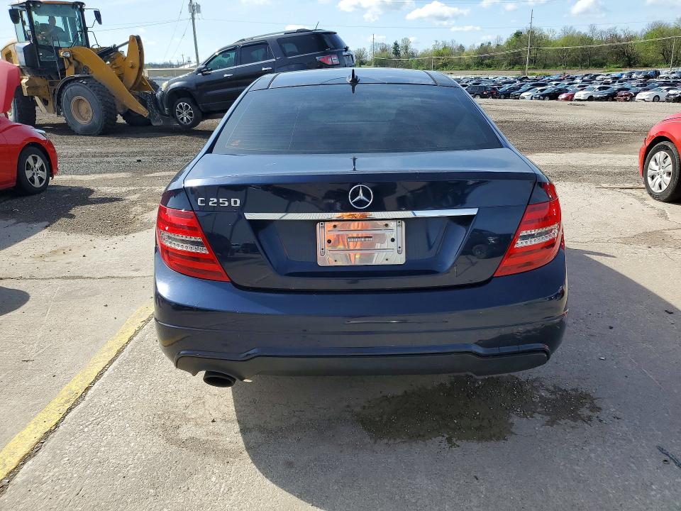 Продажа на аукционе авто 2012 Mercedes-benz C, vin: WDDGJ4HB7CF772706, номер лота: 48041906