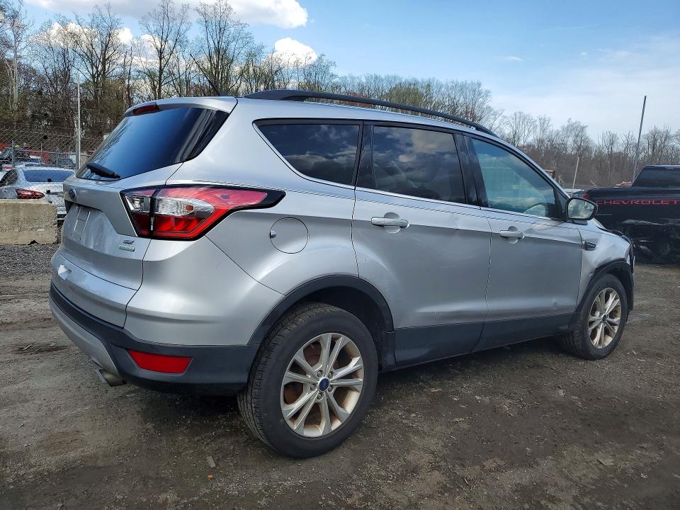 Продаж на аукціоні авто 2018 Ford Escape, vin: 1FMCU0GD4JUC37073, номер лоту: 48262106